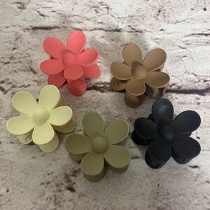 💰5/$20 Set of Five Flower Claw Hair Clips
